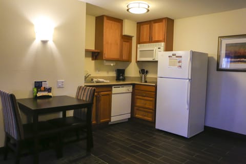 Suite, 1 Bedroom, Kitchen | Room amenity