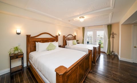 Queen Deluxe | 5 bedrooms, premium bedding, down comforters, individually decorated