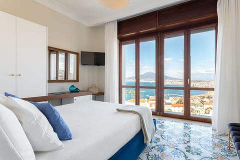 Superior Double Room, Sea View | Hypo-allergenic bedding, down comforters, minibar, in-room safe