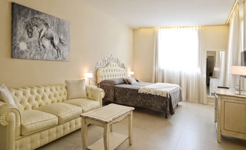 Junior Suite | 1 bedroom, premium bedding, pillowtop beds, in-room safe