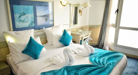 Junior Suite | Premium bedding, minibar, in-room safe, desk