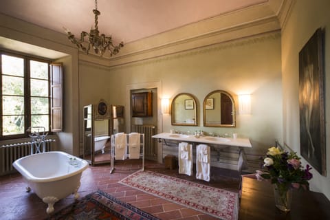 Bathtub, free toiletries, hair dryer, bathrobes