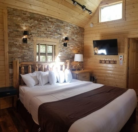 Deluxe Cabin, 1 Bedroom (Lone Pine) | Individually furnished, free WiFi
