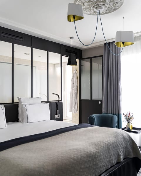 Loge Supérieure | Premium bedding, minibar, in-room safe, blackout drapes