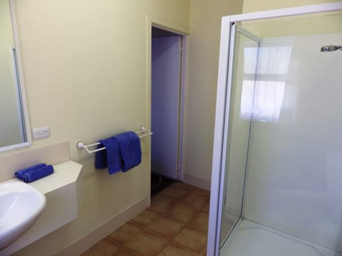 Apartment, 1 Bedroom, Sea View | Bathroom | Shower, rainfall showerhead, hair dryer, towels
