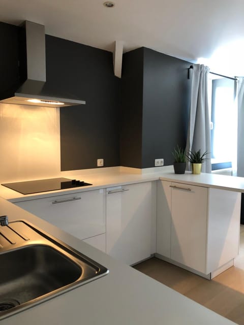 Espresso maker, electric kettle