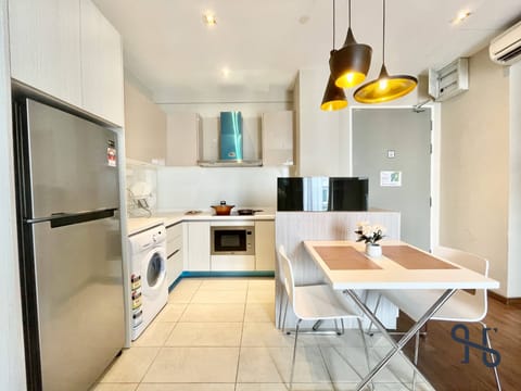 Standard Apartment | Private kitchen | Fridge, stovetop, electric kettle, cookware/dishes/utensils