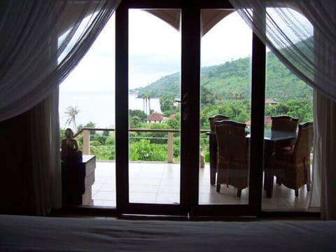 Villa, 1 Bedroom, Ocean View | Minibar, in-room safe, desk, free cribs/infant beds