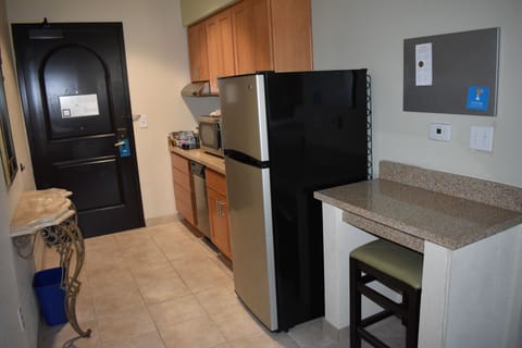 Fridge, microwave, dishwasher, coffee/tea maker