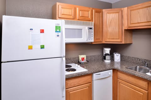 Studio, 1 King Bed with Sofa bed, Non Smoking | Private kitchen | Fridge, microwave, oven, stovetop