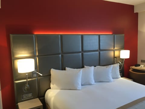 Classic Room, 1 Double Bed, Non Smoking | Premium bedding, Select Comfort beds, in-room safe, desk