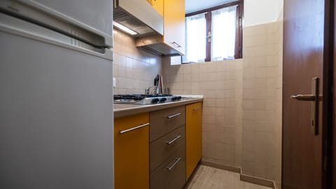Family Studio (0 Bedroom) | Private kitchen | Microwave, oven, dining tables