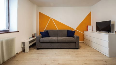 Family Studio (0 Bedroom) | Living area | 24-inch flat-screen TV with cable channels, TV