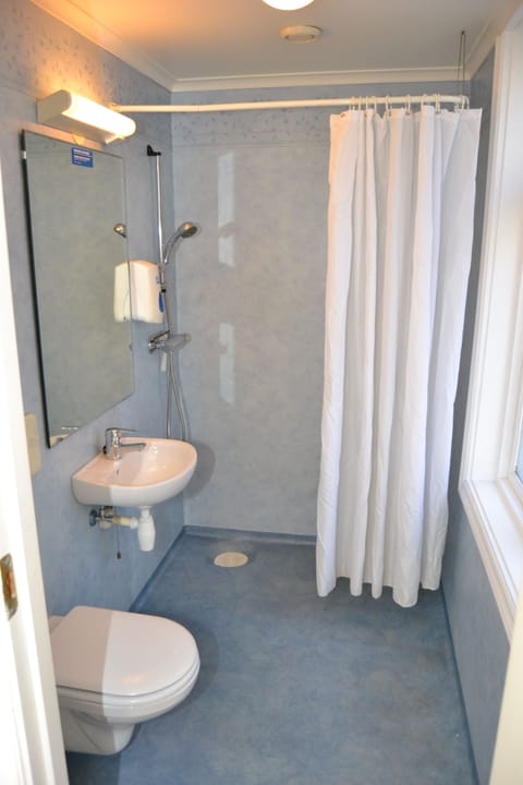 Standard Double or Twin Room | Bathroom | Shower, towels