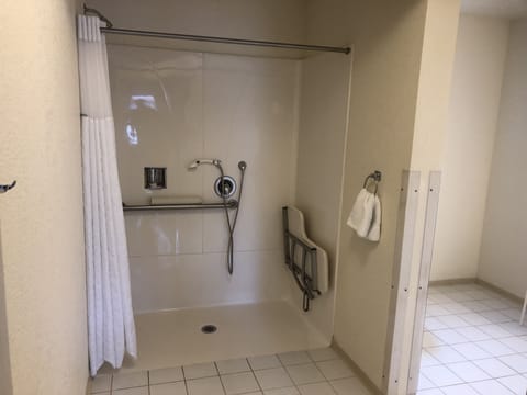 Shower, free toiletries, towels