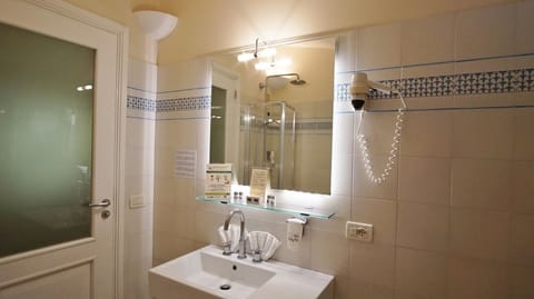 Standard Double or Twin Room, Garden View (Annex) | Bathroom | Bathtub, free toiletries, hair dryer, bidet