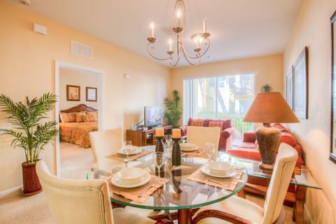 Standard Condo, 2 Bedrooms, 2 Bathrooms | In-room dining