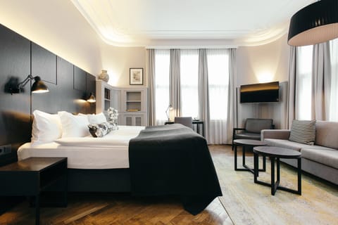 Junior Suite | Premium bedding, pillowtop beds, minibar, in-room safe