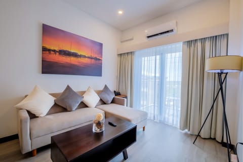 Luxury Suite | Living area | 43-inch flat-screen TV with digital channels, TV