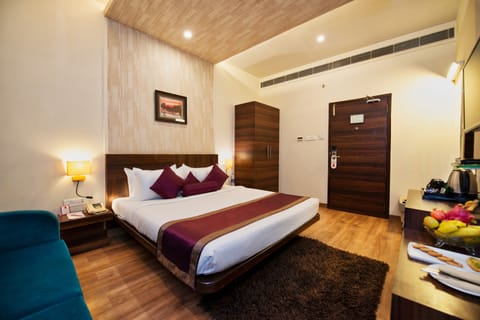 Deluxe Room | Egyptian cotton sheets, Select Comfort beds, minibar, in-room safe