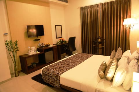 Deluxe Room | Egyptian cotton sheets, Select Comfort beds, minibar, in-room safe