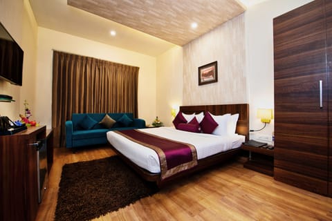 Deluxe Room | Egyptian cotton sheets, Select Comfort beds, minibar, in-room safe