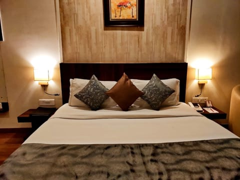 Deluxe Room | Egyptian cotton sheets, Select Comfort beds, minibar, in-room safe