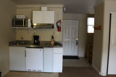 Sioux Lodge 2 Bedroom Suite | Private kitchenette | Mini-fridge, coffee/tea maker