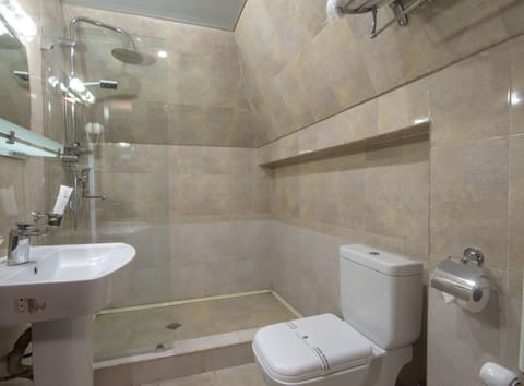 Studio, Terrace | Bathroom | Deep soaking tub, free toiletries, hair dryer, bathrobes