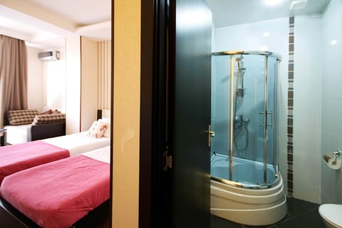 Comfort Double or Twin Room | Bathroom | Deep soaking tub, free toiletries, hair dryer, bathrobes