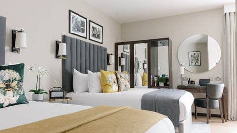 Family Room | Egyptian cotton sheets, premium bedding, desk, laptop workspace