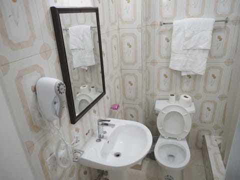 Classic Single Room | Bathroom | Hair dryer, bathrobes, slippers, towels