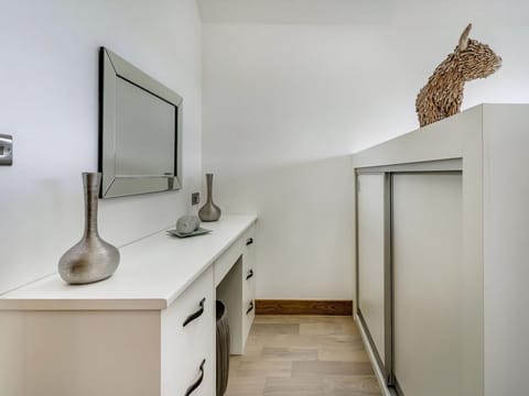 Master bedroom | Y Gelli, Pontyates