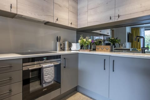 City Apartment, Ensuite, City View (Apt 2-Minster view Ruskin) | Shared kitchen