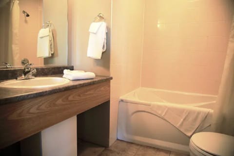 Chalet 1765, 6 Bedrooms | Bathroom | Hair dryer, towels