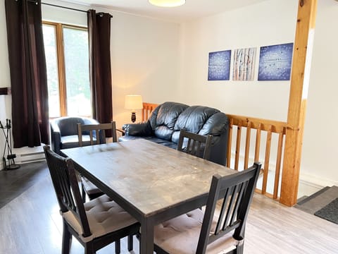 Chalets Montmorency, 2 Bedroom condominiums | Dining room
