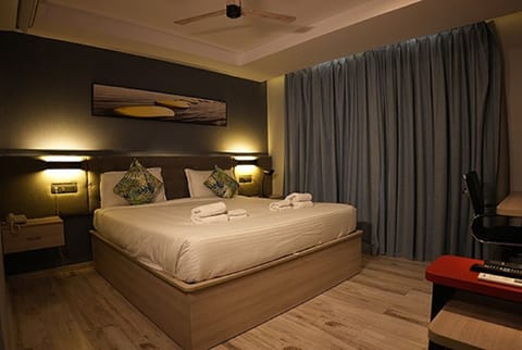 Executive Room | Minibar, desk, laptop workspace, free WiFi