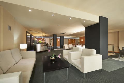 Silken Club | Living area | Flat-screen TV