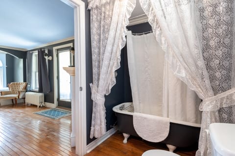 Classic Triple Room, Balcony | Bathroom | Combined shower/tub, hair dryer, towels