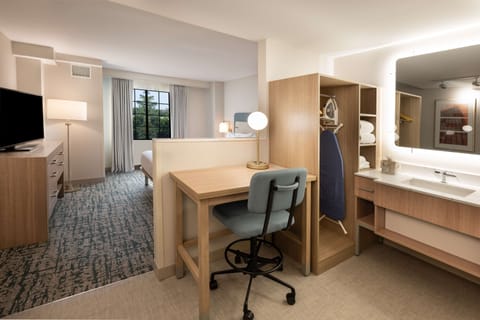 Suite, 1 King Bed (Efficiency) | In-room safe, desk, blackout drapes, iron/ironing board