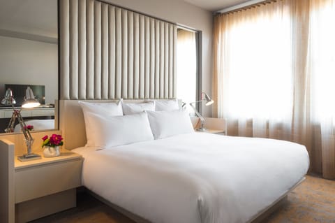 Luxury Room, 1 King Bed | Premium bedding, minibar, in-room safe, desk