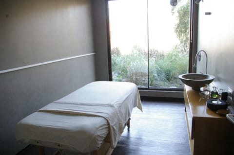 Couples treatment rooms, body treatments, facials, massages