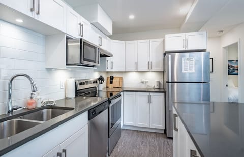 The RendezView | Private kitchen | Full-size fridge, microwave, oven, stovetop