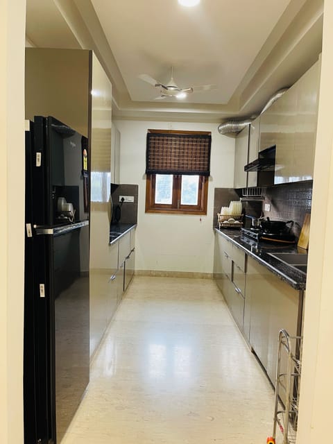 Apartment, 3 Bedrooms | Private kitchenette | Fridge, microwave, stovetop, cookware/dishes/utensils