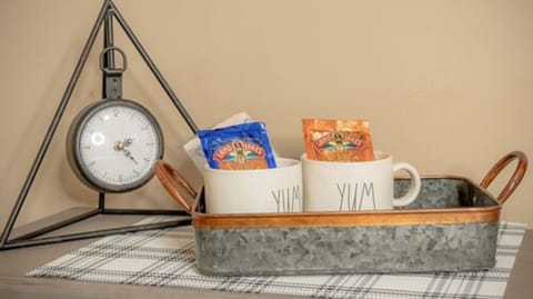 Deluxe Room, 1 Queen Bed | Living area | 50-inch Smart TV with digital channels, TV, Netflix