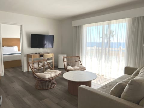 Suite, 1 King Bed with Sofa bed, Ocean View (Ocean View King Suite) | Living area | TV