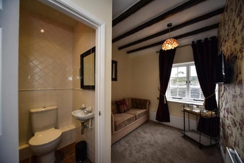 Grand Room | Bathroom