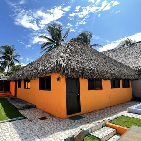 Panoramic Chalet, 3 Bedrooms, Ocean View, Beachside | Free WiFi, bed sheets