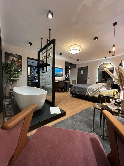 Junior Double Room, 1 Queen Bed, Non Smoking, Ensuite | In-room safe, desk, laptop workspace, blackout drapes