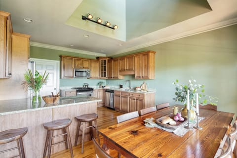 Charming kitchen and dining area with additional barstool seating and modern appliances.